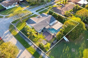 9801 SW 103rd St in Miami, FL - Building Photo
