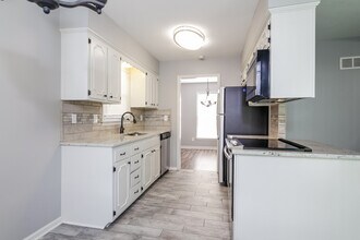 11934 Sycamore Ave in Grandview, MO - Building Photo - Building Photo