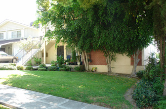 722 E Tujunga Ave in Burbank, CA - Building Photo - Building Photo