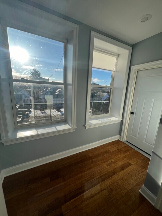 13 Chester St, Unit 3E in Glens Falls, NY - Building Photo