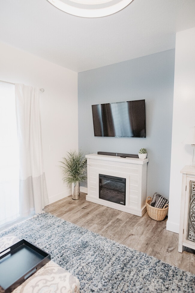 875 S Depot St, Unit B142 in Clearfield, UT - Building Photo - Building Photo