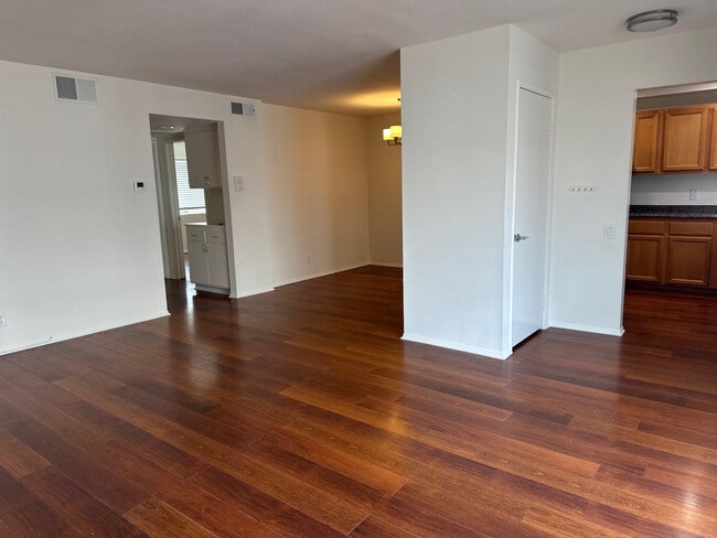 4370 Troost Ave, Unit 202 Studio City in Studio City, CA - Foto de edificio - Building Photo