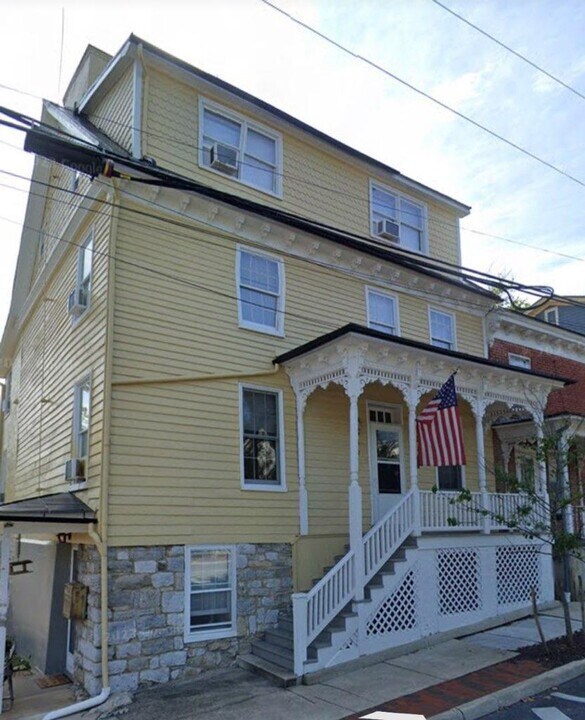 402 S Cameron St in Winchester, VA - Building Photo