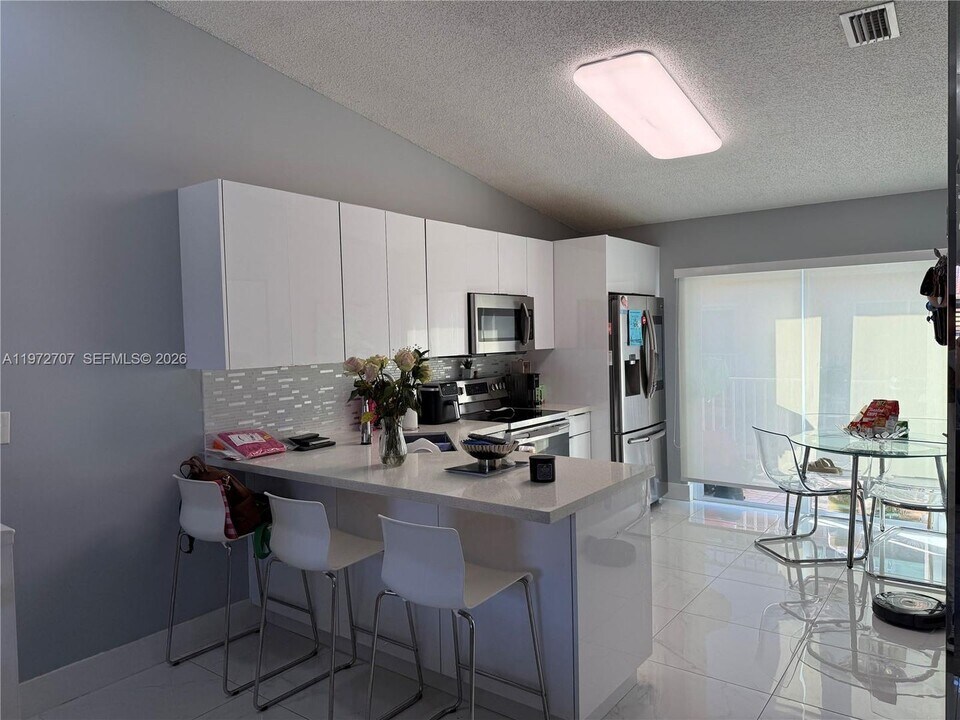 7738 W 34th Ln in Hialeah, FL - Building Photo