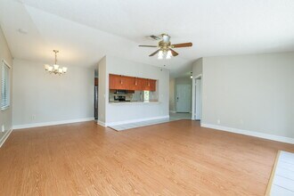 7511 Breezewood Ct in Port Richey, FL - Building Photo - Building Photo