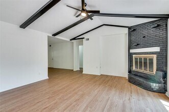 311 Lincolnshire Ct in Irving, TX - Building Photo - Building Photo