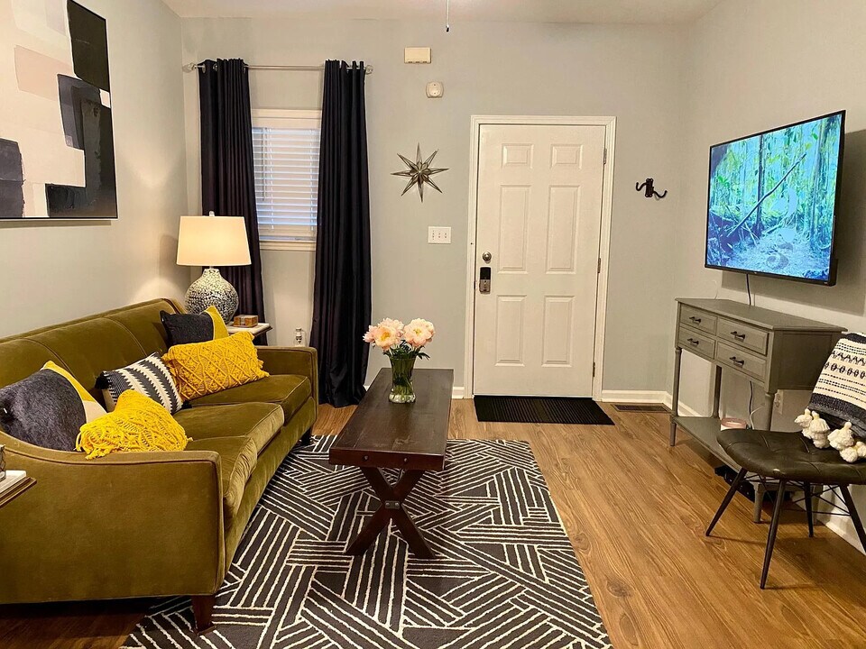 Room in Duplex on Jones Ave NW in Atlanta, GA - Foto de edificio