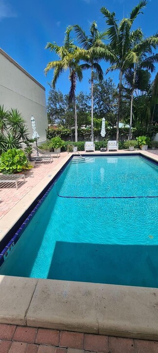 1300 Alton Rd in Miami Beach, FL - Building Photo