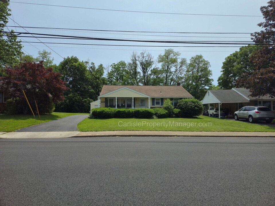 837 Hamilton St in Carlisle, PA - Building Photo