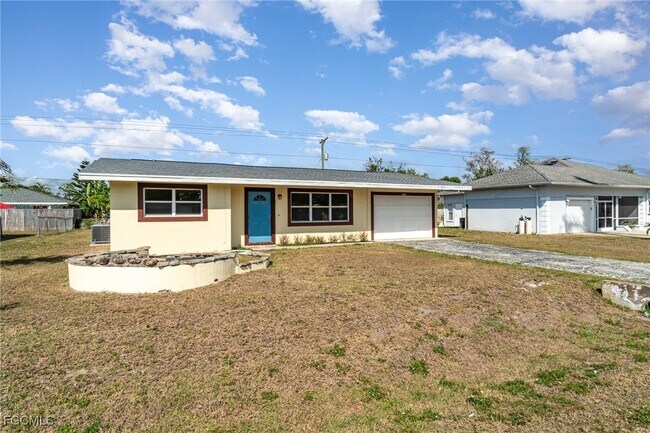 2225 Aldridge Ave in Ft. Myers, FL - Building Photo - Building Photo