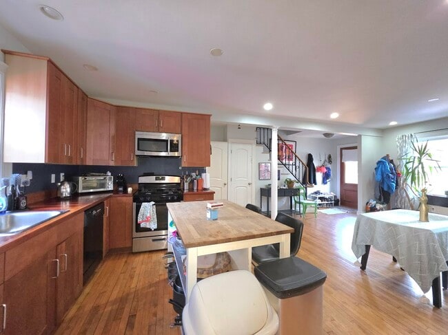 5 Gore Street Pl in Cambridge, MA - Building Photo - Building Photo