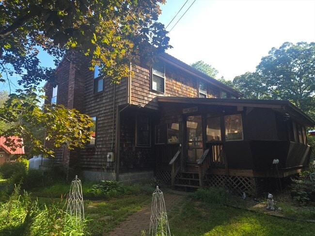 31 Poquanticut Ave in Easton, MA - Building Photo - Building Photo