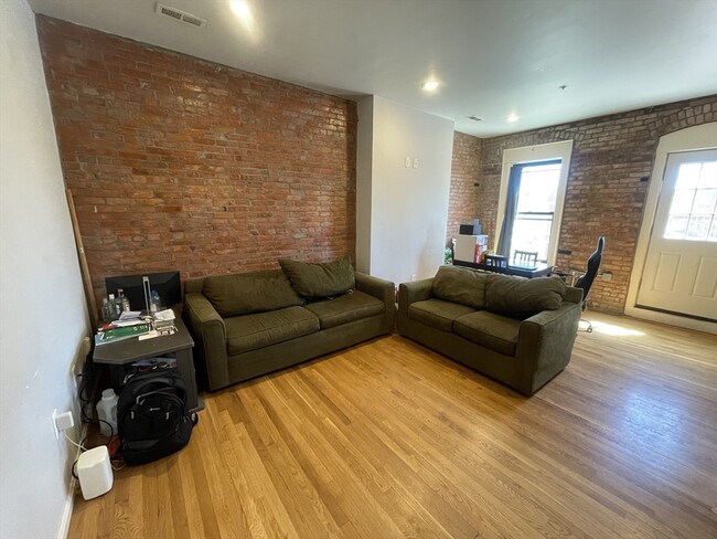 18 Perrin St in Boston, MA - Building Photo - Building Photo