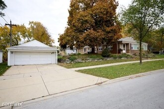 142 E Grove St in Lombard, IL - Building Photo - Building Photo