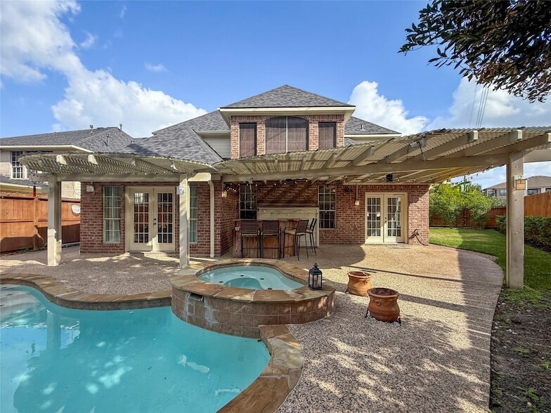 1762 Lakeside Enclave Dr in Houston, TX - Building Photo