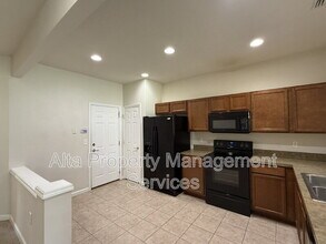 6881 Woody Vine Dr in Jacksonville, FL - Building Photo - Building Photo