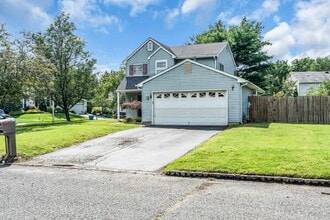 6 Cattail Dr in Howell, NJ - Building Photo - Building Photo