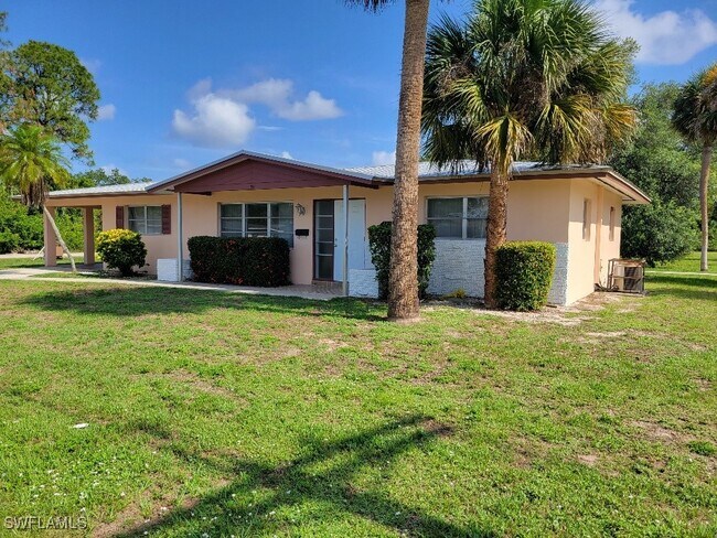 2215 E 6th St in Lehigh Acres, FL - Building Photo - Building Photo