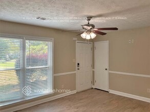 2381 Cedar Dr in Lawrenceville, GA - Foto de edificio - Building Photo