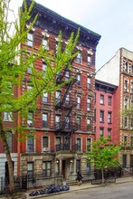 224 E 11th St in New York, NY - Foto de edificio - Building Photo