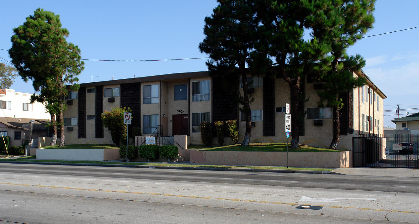 4029 W Rosecrans Ave in Hawthorne, CA - Foto de edificio