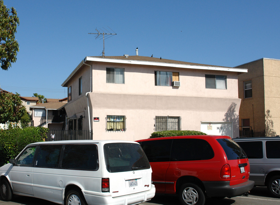 1632 Cedar Ave in Long Beach, CA - Foto de edificio