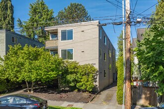 7325 47th Ave SW in Seattle, WA - Building Photo - Building Photo