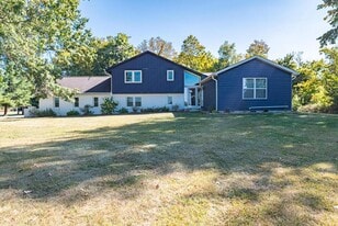 11850 Beacom Rd in Sunbury, OH - Building Photo