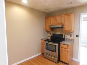 21 Drummers Ln in Bethel, CT - Building Photo - Building Photo