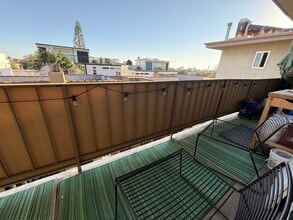 525 N Sycamore Ave, Unit 426 in Los Angeles, CA - Foto de edificio - Building Photo