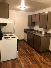 3206 Pine Rd NE in Bremerton, WA - Foto de edificio - Building Photo