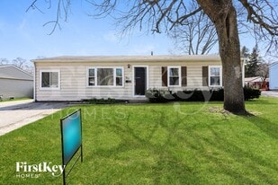 315 Four Winds Way in Carpentersville, IL - Building Photo