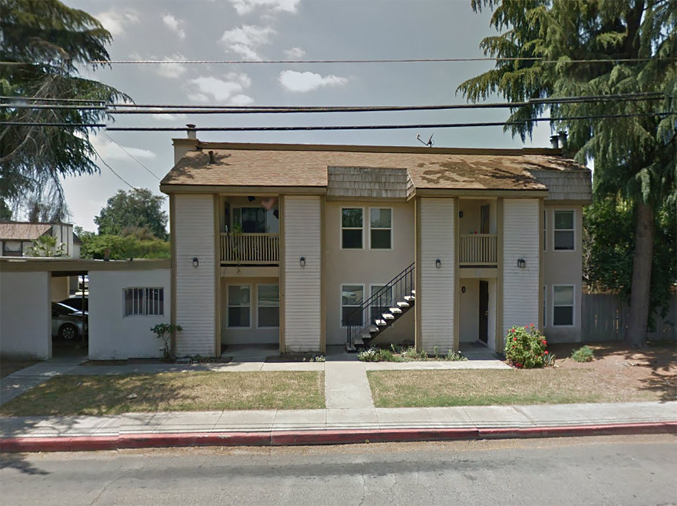 1301 S Court St in Visalia, CA - Building Photo