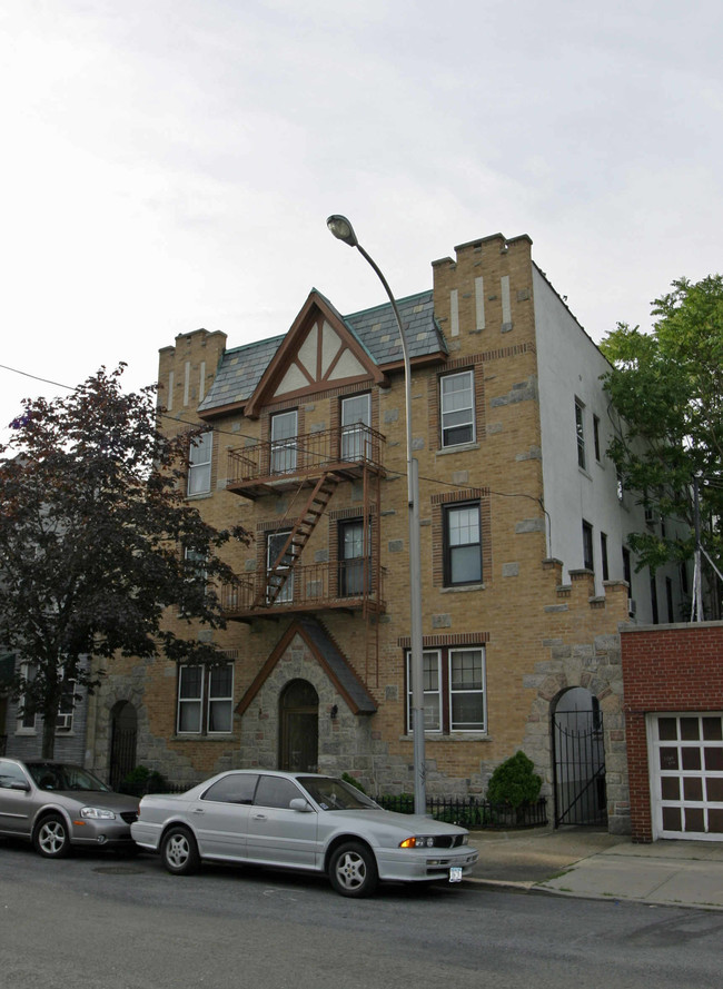 5914 Gates Ave in Flushing, NY - Building Photo - Building Photo