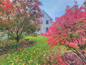 44 Elmhurst St in Rochester, NY - Building Photo - Building Photo