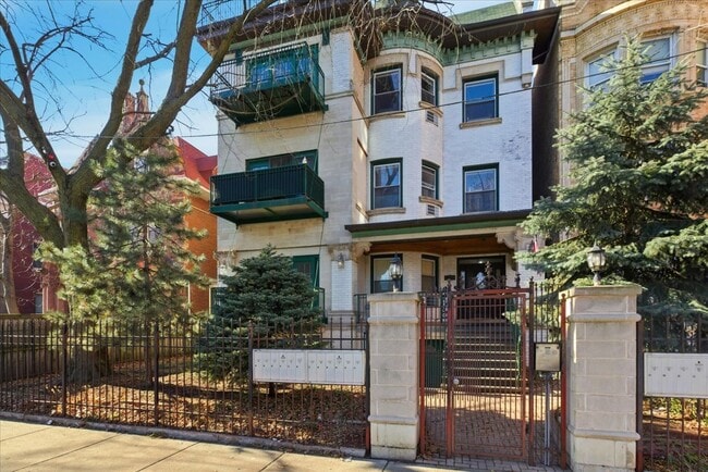 property at 4518 N Sheridan Rd