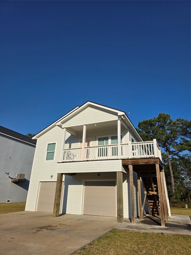 6119 Lacey Oak Dr in Hitchcock, TX - Building Photo - Building Photo