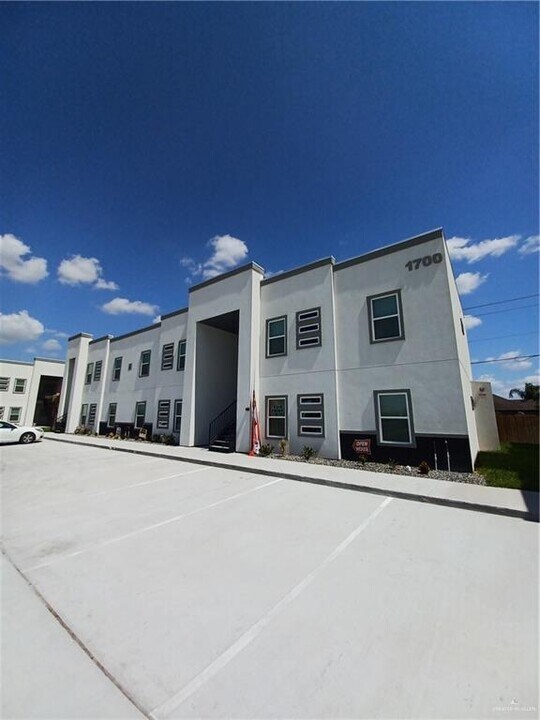 1700 New Orleans Cir in Pharr, TX - Building Photo
