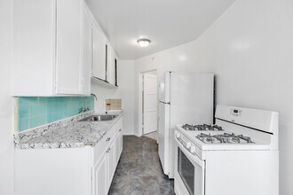 725 Spence St, Unit 725 in Los Angeles, CA - Foto de edificio - Building Photo