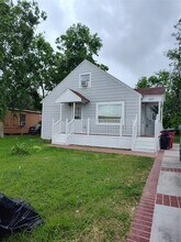 527 W 6th St in Freeport, TX - Building Photo - Building Photo