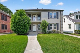 2328 McClendon St in Houston, TX - Building Photo