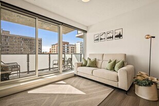 327-39A 9a St NW, Unit SI FL5-ID1524611P in Calgary, AB - Building Photo