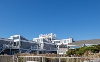 539 Dune Rd in Westhampton Beach, NY - Building Photo - Building Photo