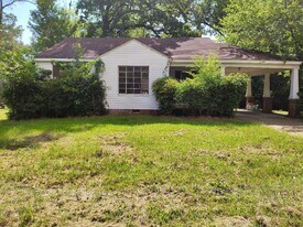 1905 Alta Woods Blvd in Jackson, MS - Building Photo