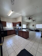 1822 E 10th St, Unit #2 - 5 bed 4 bath in Tucson, AZ - Building Photo - Building Photo