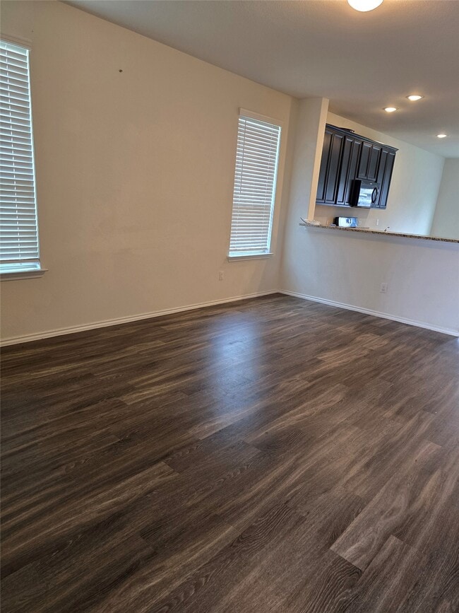 property at 2711 Summer Ln
