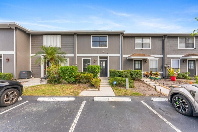 850 Hill Dr in West Palm Beach, FL - Building Photo - Building Photo