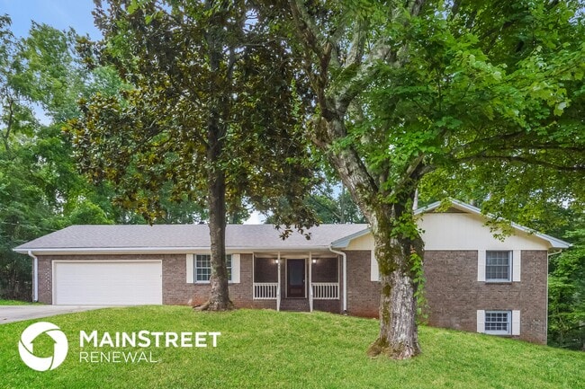 property at 2245 Pinewood Dr