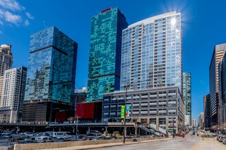 240 E Illinois St in Chicago, IL - Building Photo - Building Photo
