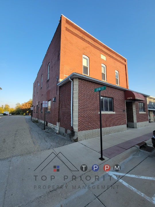 258 Broadway St in Springville, IA - Building Photo